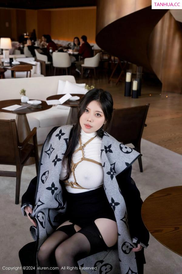 白茹雪  [XiuRen]高清写真图 2024.04.15 No.8390 白茹雪 黑丝性感第8张图片